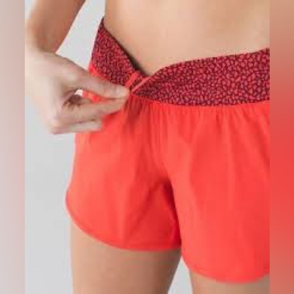(A4)Lululemon Women's 8 Shorts
Red Grape Miss Mosaic
Alarming Tracker IIIRunning - Picture 5 of 13